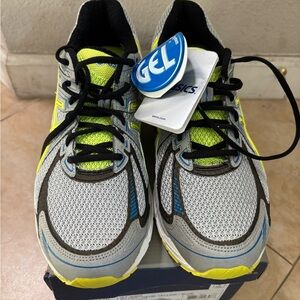 NWT ASICS GT-2000 Men 10.5